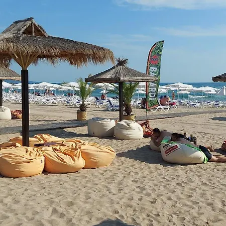 Sea Wolf луксозен с панорамна гледка към морето климатик с нова напълно оборудвана кухня отделна баня с тоалетна гледка към басейна на 30 м от плажа паркинг към хотела навсякъде близо * Lozenets