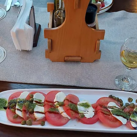 Διαμέρισμα Sea Wolf луксозен с панорамна гледка към морето климатик с нова напълно оборудвана кухня отделна баня с тоалетна гледка към басейна на 30 м от плажа паркинг към хотела навсякъде близо Lozenets