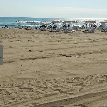 Sea Wolf луксозен с панорамна гледка към морето климатик с нова напълно оборудвана кухня отделна баня с тоалетна гледка към басейна на 30 м от плажа паркинг към хотела навсякъде близо Lozenets