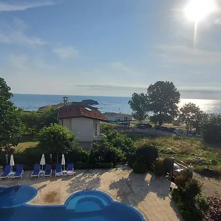 Sea Wolf луксозен с панорамна гледка към морето климатик с нова напълно оборудвана кухня отделна баня с тоалетна гледка към басейна на 30 м от плажа паркинг към хотела навсякъде близо * Lozenets