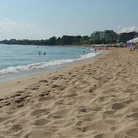 Sea Wolf луксозен с панорамна гледка към морето климатик с нова напълно оборудвана кухня отделна баня с тоалетна гледка към басейна на 30 м от плажа паркинг към хотела навсякъде близо * Lozenets