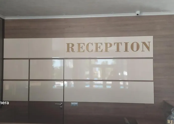 Apartament Sea Wolf луксозен с панорамна гледка към морето климатик с нова напълно оборудвана кухня отделна баня с тоалетна гледка към басейна на 30 м от плажа паркинг към хотела навсякъде близо