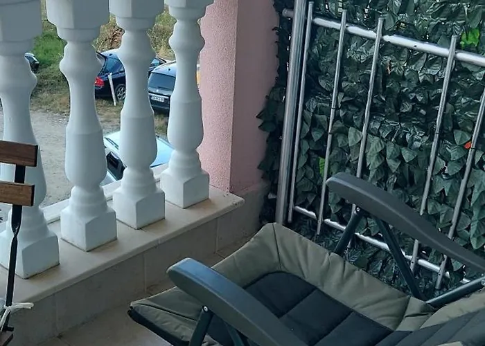 Apartament Sea Wolf луксозен с панорамна гледка към морето климатик с нова напълно оборудвана кухня отделна баня с тоалетна гледка към басейна на 30 м от плажа паркинг към хотела навсякъде близо Lozeneț