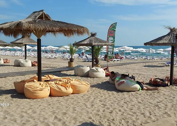 Sea Wolf луксозен с панорамна гледка към морето климатик с нова напълно оборудвана кухня отделна баня с тоалетна гледка към басейна на 30 м от плажа паркинг към хотела навсякъде близо * Lozeneț