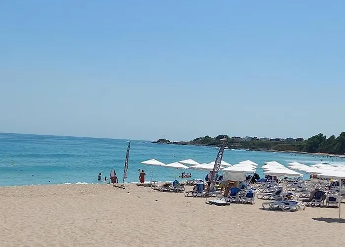 Apartament Sea Wolf луксозен с панорамна гледка към морето климатик с нова напълно оборудвана кухня отделна баня с тоалетна гледка към басейна на 30 м от плажа паркинг към хотела навсякъде близо Lozeneț