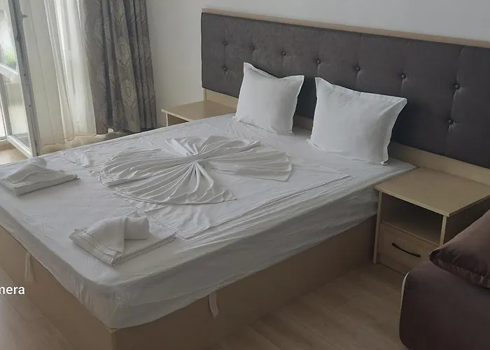 Sea Wolf луксозен с панорамна гледка към морето климатик с нова напълно оборудвана кухня отделна баня с тоалетна гледка към басейна на 30 м от плажа паркинг към хотела навсякъде близо * Lozeneț