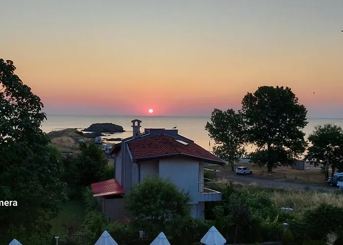 Apartament Sea Wolf луксозен с панорамна гледка към морето климатик с нова напълно оборудвана кухня отделна баня с тоалетна гледка към басейна на 30 м от плажа паркинг към хотела навсякъде близо Lozeneț