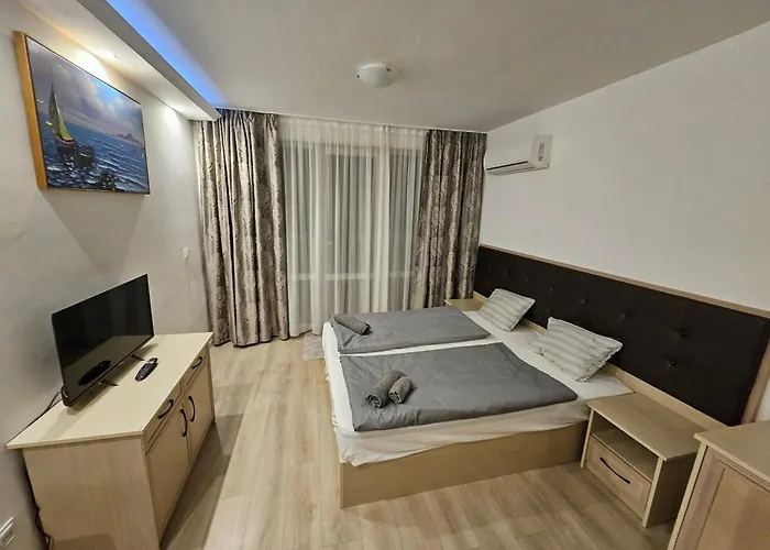 Sea Wolf луксозен с панорамна гледка към морето климатик с нова напълно оборудвана кухня отделна баня с тоалетна гледка към басейна на 30 м от плажа паркинг към хотела навсякъде близо