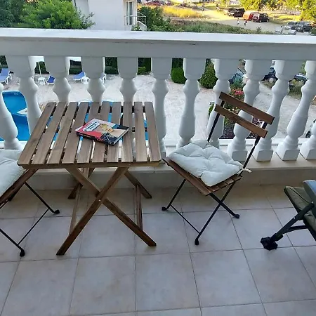 Lejlighed Sea Wolf луксозен с панорамна гледка към морето климатик с нова напълно оборудвана кухня отделна баня с тоалетна гледка към басейна на 30 м от плажа паркинг към хотела навсякъде близо Lozenets