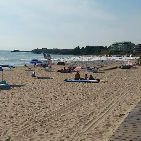 Sea Wolf луксозен с панорамна гледка към морето климатик с нова напълно оборудвана кухня отделна баня с тоалетна гледка към басейна на 30 м от плажа паркинг към хотела навсякъде близо *