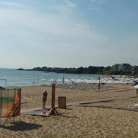 Sea Wolf луксозен с панорамна гледка към морето климатик с нова напълно оборудвана кухня отделна баня с тоалетна гледка към басейна на 30 м от плажа паркинг към хотела навсякъде близо Appartamento *