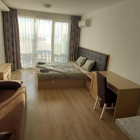 Sea Wolf луксозен с панорамна гледка към морето климатик с нова напълно оборудвана кухня отделна баня с тоалетна гледка към басейна на 30 м от плажа паркинг към хотела навсякъде близо *