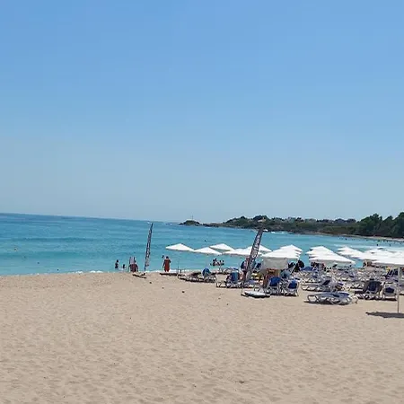 Lejlighed Sea Wolf луксозен с панорамна гледка към морето климатик с нова напълно оборудвана кухня отделна баня с тоалетна гледка към басейна на 30 м от плажа паркинг към хотела навсякъде близо Lozenets