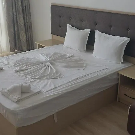 Sea Wolf луксозен с панорамна гледка към морето климатик с нова напълно оборудвана кухня отделна баня с тоалетна гледка към басейна на 30 м от плажа паркинг към хотела навсякъде близо * Lozenets