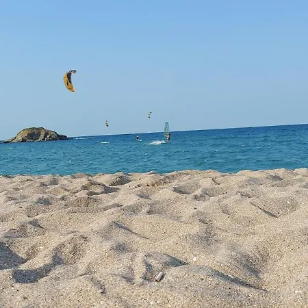 Sea Wolf луксозен с панорамна гледка към морето климатик с нова напълно оборудвана кухня отделна баня с тоалетна гледка към басейна на 30 м от плажа паркинг към хотела навсякъде близо Lozenets