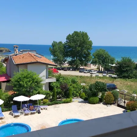 Appartement Sea Wolf луксозен с панорамна гледка към морето климатик с нова напълно оборудвана кухня отделна баня с тоалетна гледка към басейна на 30 м от плажа паркинг към хотела навсякъде близо