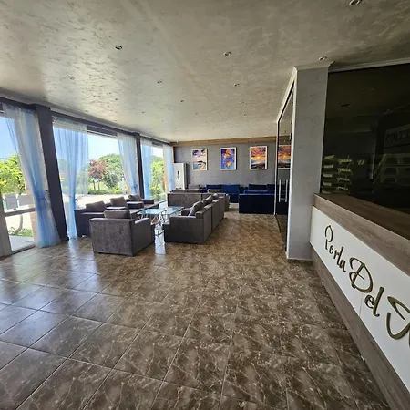 Appartement Sea Wolf луксозен с панорамна гледка към морето климатик с нова напълно оборудвана кухня отделна баня с тоалетна гледка към басейна на 30 м от плажа паркинг към хотела навсякъде близо *