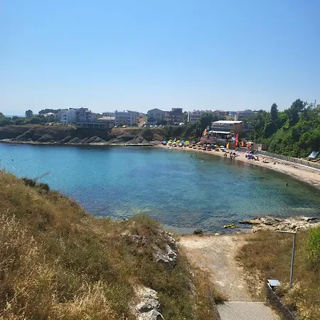 Appartamento Sea Wolf луксозен с панорамна гледка към морето климатик с нова напълно оборудвана кухня отделна баня с тоалетна гледка към басейна на 30 м от плажа паркинг към хотела навсякъде близо *