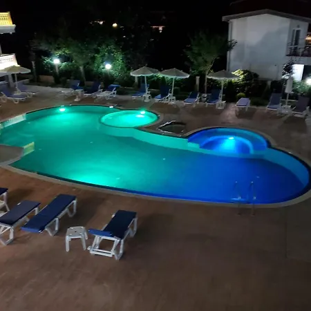 Lejlighed Sea Wolf луксозен с панорамна гледка към морето климатик с нова напълно оборудвана кухня отделна баня с тоалетна гледка към басейна на 30 м от плажа паркинг към хотела навсякъде близо