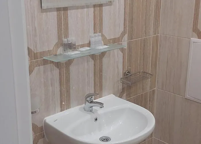 Apartmán Sea Wolf луксозен с панорамна гледка към морето климатик с нова напълно оборудвана кухня отделна баня с тоалетна гледка към басейна на 30 м от плажа паркинг към хотела навсякъде близо *