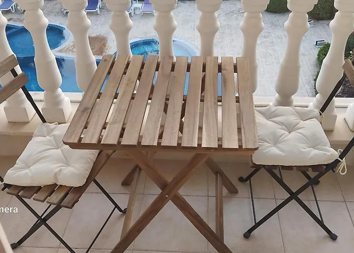 Apartmán Sea Wolf луксозен с панорамна гледка към морето климатик с нова напълно оборудвана кухня отделна баня с тоалетна гледка към басейна на 30 м от плажа паркинг към хотела навсякъде близо *