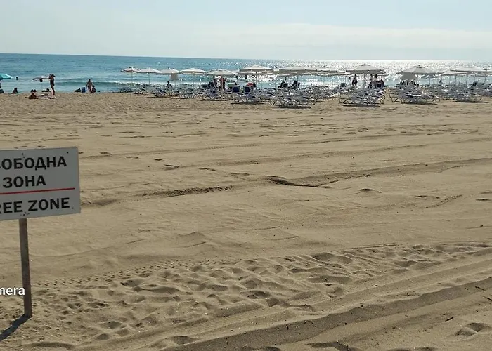 Sea Wolf луксозен с панорамна гледка към морето климатик с нова напълно оборудвана кухня отделна баня с тоалетна гледка към басейна на 30 м от плажа паркинг към хотела навсякъде близо Lozenec