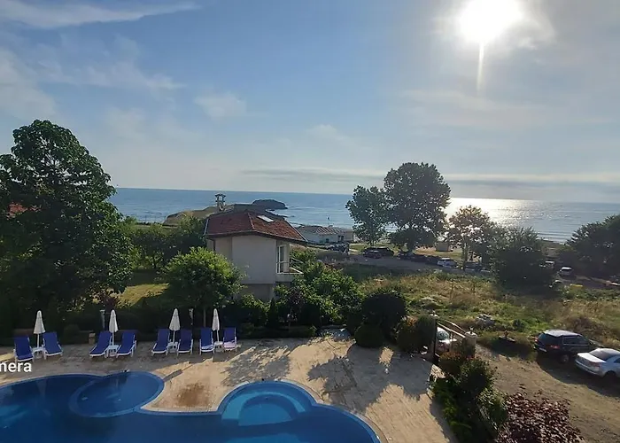 Sea Wolf луксозен с панорамна гледка към морето климатик с нова напълно оборудвана кухня отделна баня с тоалетна гледка към басейна на 30 м от плажа паркинг към хотела навсякъде близо * Lozenec