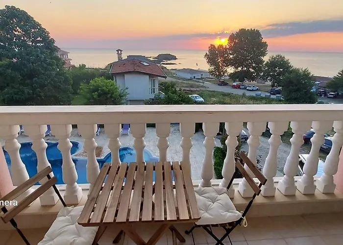 Sea Wolf луксозен с панорамна гледка към морето климатик с нова напълно оборудвана кухня отделна баня с тоалетна гледка към басейна на 30 м от плажа паркинг към хотела навсякъде близо Apartmán Lozenec