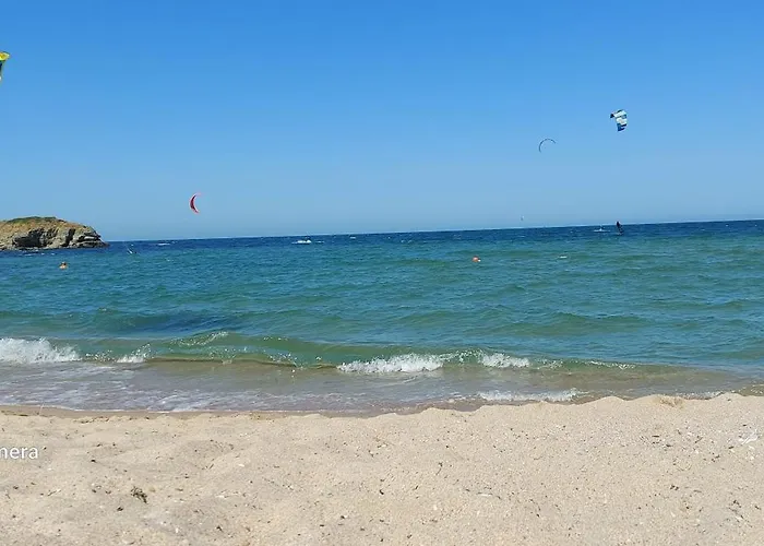 Sea Wolf луксозен с панорамна гледка към морето климатик с нова напълно оборудвана кухня отделна баня с тоалетна гледка към басейна на 30 м от плажа паркинг към хотела навсякъде близо Apartmán