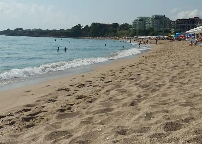 Sea Wolf луксозен с панорамна гледка към морето климатик с нова напълно оборудвана кухня отделна баня с тоалетна гледка към басейна на 30 м от плажа паркинг към хотела навсякъде близо * Lozenec