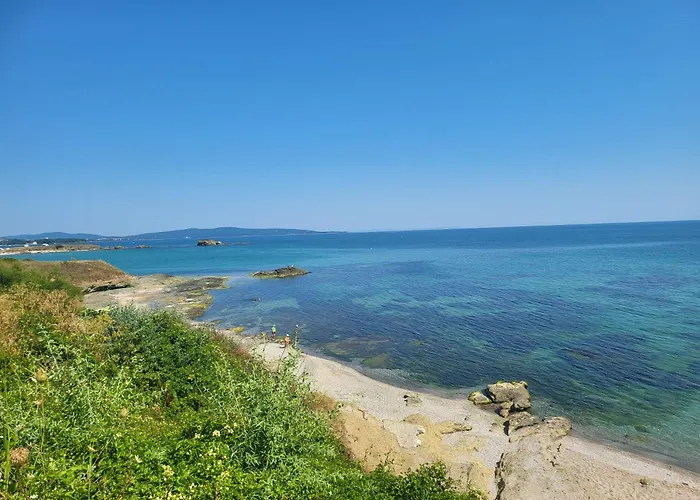Sea Wolf луксозен с панорамна гледка към морето климатик с нова напълно оборудвана кухня отделна баня с тоалетна гледка към басейна на 30 м от плажа паркинг към хотела навсякъде близо Lozenec