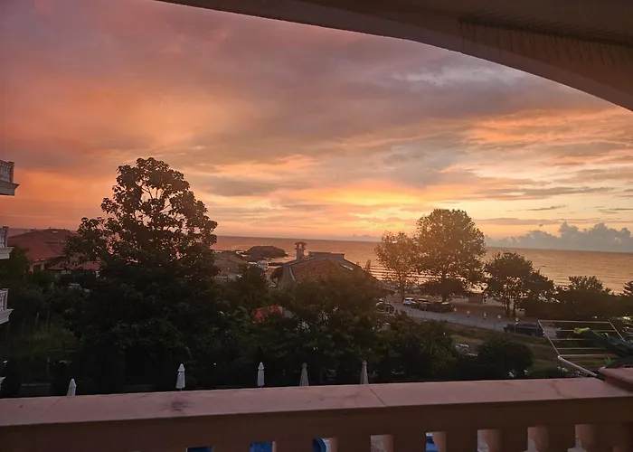 Sea Wolf луксозен с панорамна гледка към морето климатик с нова напълно оборудвана кухня отделна баня с тоалетна гледка към басейна на 30 м от плажа паркинг към хотела навсякъде близо Apartmán Lozenec